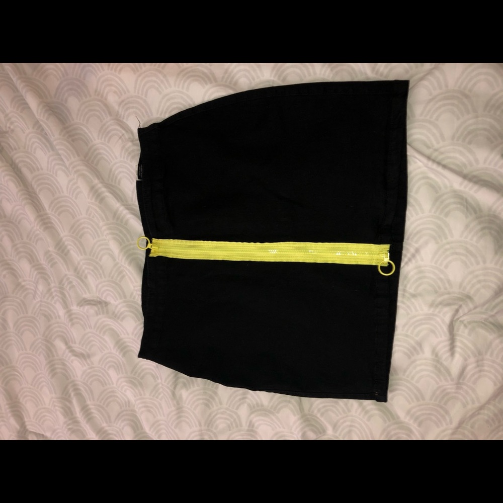Front zip jean skirt. Never worn.